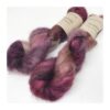 Bløde og glansfulde fed i en blanding af 75 % Kidmohair og 25 % Mulbærsilke. Dette garn er dermed et virkelig eksklusivt garn til dit strik. Mohair varmer 3 x mere end uld og vejer næsten intet. Brug garnet til sweatre, sjaler, huer og alt det andet, du ønsker ekstra blødt, lækkert, let og varmt. Disse fed lækre fed har en løbelængde på 420 m i hver fed a' 50 g. og er velegnet til følgetråd eller med flere tråde til hele arbejdet. Garnet stammer fra Italien, hvor det er spundet og af bedste sortering. Jeg håndfarver alle fed i små partier, husk derfor at bestille nok garn til dig projekt, så du er sikker på helt samme udtryk.