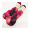 Bløde og glansfulde fed i en blanding af 75 % Kidmohair og 25 % Mulbærsilke. Dette garn er dermed et virkelig eksklusivt garn til dit strik. Mohair varmer 3 x mere end uld og vejer næsten intet. Brug garnet til sweatre, sjaler, huer og alt det andet, du ønsker ekstra blødt, lækkert, let og varmt. Disse fed lækre fed har en løbelængde på 420 m i hver fed a' 50 g. og er velegnet til følgetråd eller med flere tråde til hele arbejdet. Garnet stammer fra Italien, hvor det er spundet og af bedste sortering. Jeg håndfarver alle fed i små partier, husk derfor at bestille nok garn til dig projekt, så du er sikker på helt samme udtryk.