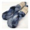 Bløde og glansfulde fed i en blanding af 75 % Kidmohair og 25 % Mulbærsilke. Dette garn er dermed et virkelig eksklusivt garn til dit strik. Mohair varmer 3 x mere end uld og vejer næsten intet. Brug garnet til sweatre, sjaler, huer og alt det andet, du ønsker ekstra blødt, lækkert, let og varmt. Disse fed lækre fed har en løbelængde på 420 m i hver fed a' 50 g. og er velegnet til følgetråd eller med flere tråde til hele arbejdet. Garnet stammer fra Italien, hvor det er spundet og af bedste sortering. Jeg håndfarver alle fed i små partier, husk derfor at bestille nok garn til dig projekt, så du er sikker på helt samme udtryk.