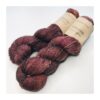 Let, blødt og kradsefrit garn i blandingen af 90 % SW Extrafine Merino og 10 % Hør Garnet er meget velegnet til sweatre, sjaler og andet strik, der ønsket lidt lettere end ren uld. Vejledende pinde: 2,5-4 mm Vejledende strikkefasthed: 25-33 masker på 10 cm