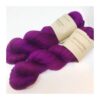 WestWooly merino SW 325, er et superblødt, lækkert og robust garn, og det kan bruges til utallige formål som sweatre, sjaler og ikke mindst strik til børn. Garnet er hårdt spundet af lange og bløde fibre og er derfor både blødt og kan strikkes på op til pind 4,5 mm Materiale: 100 % merino, 2-trådet, 20,5 mic Vejledende pinde: 3,5-4,5 mm Vejledende strikkefasthed: 22-30 masker pr 10 cm Løbelængde: 325 m pr fed a' 100 g Jeg håndfarver alle fed i små partier, husk derfor at bestille fed nok til dit projekt Vær opmærksom på, at farven på billedet kan afvige en smule fra virkeligheden, da det afhænger af skærmens farvekalibrering. Der kan således også være nuanceforskelle fra skærm til skærm. Håndfarvet garn er et spændende og interessant materiale at arbejde med.  Alle fed er farvet i hånden og helt unikke.Derfor vil der opleves forskelle i de enkelte fed. Når du strikker med håndfarvet garn, kan du med fordel strikke med to forskellige nøgler på samme tid. Strik eks. 2-5 omgange med hvert nøgle, hvormed du  