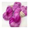 WestWooly Fat Mohair er et tykt mohairgarn i en dejlig tykkelse. Garnet har en sammensætning, der består af 73% kid mohair, 12% merinould og 5% nylon. Dette garn er enormt blødt med en god fylde og kan bruges i mange sammenhænge, som eks de lune sweatre på større pinde. Garnet kan bruges alene eller sammen med en tråd ufarvet merino, merino/Tencel, Merino/silke eller merino single. Jeg håndfarver alle fed i små partier, husk derfor at bestille fed nok til dit projekt Fiberindhold: 73% kid mohair, 12% merino, 5% nylon Anbefalet pind: 7-10 mm Løbelængde: 180 meter / 100 g i hvert fed Vaskeanvisning: håndvask 30 grader – tørres liggende Vær opmærksom på, at farven på billedet kan afvige en smule fra virkeligheden, da det afhænger af skærmens farvekalibrering. Der kan således også være nuanceforskelle fra skærm til skærm. Håndfarvet garn er et spændende og interessant materiale at arbejde med.  Alle fed er farvet i hånden og helt unikke.Derfor vil der opleves forskelle i de enkelte fed. Når du strikker med håndfarvet garn, kan du med fordel strikke med to forskellige nøgler på samme tid. Strik eks. 2-5 omgange med hvert nøgle, jhvormed du  