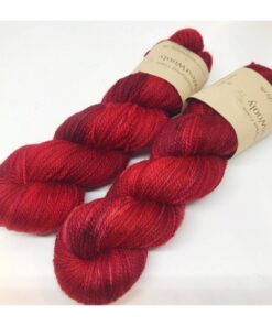 WestWooly merino SW 325 er et meget blødt og lækkert garn. Garnet er spundet tæt hvilket bevirker, at det færdige arbejde ikke 