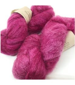 WestWooly Fat Mohair er et tykt mohairgarn i en dejlig tykkelse. Garnet har en sammensætning, der består af 73% kid mohair, 12% merinould og 5% nylon. Dette garn er enormt blødt med en god fylde og kan bruges i mange sammenhænge, som eks de lune sweatre på større pinde. Garnet kan bruges alene eller sammen med en tråd ufarvet merino, merino/Tencel, Merino/silke eller merino single. Jeg håndfarver alle fed i små partier, husk derfor at bestille fed nok til dit projekt Fiberindhold: 73% kid mohair, 12% merino, 5% nylon Anbefalet pind: 7-10 mm Løbelængde: 180 meter / 100 g i hvert fed Vaskeanvisning: håndvask 30 grader – tørres liggende Vær opmærksom på, at farven på billedet kan afvige en smule fra virkeligheden, da det afhænger af skærmens farvekalibrering. Der kan således også være nuanceforskelle fra skærm til skærm. Håndfarvet garn er et spændende og interessant materiale at arbejde med.  Alle fed er farvet i hånden og helt unikke.Derfor vil der opleves forskelle i de enkelte fed. Når du strikker med håndfarvet garn, kan du med fordel strikke med to forskellige nøgler på samme tid. Strik eks. 2-5 omgange med hvert nøgle, jhvormed du  
