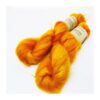 WestWooly Silke Mohair er blødt, lækkert og fyldigt garn, og det kan bruges til utallige formål som sweatre, sjaler og ikke mindst strik du ønsker at tilføre ekstra glans og kærlighed. Materiale: 75 % Superkidmohair, 25 % Mulbærsilke Vejledende pinde: 3-4 mm Vejledende strikkefasthed: 32-40 masker pr 10 cm Løbelængde: 420 m pr fed a' 50 g Jeg håndfarver alle fed i små partier, husk derfor at bestille fed nok til dit projekt Bløde og glansfulde fed i en blanding af 75 % Kidmohair og 25 % Mulbærsilke. Dette garn er dermed et virkelig eksklusivt garn til dit strik. Mohair varmer 3 x mere end uld og vejer næsten intet. Brug garnet til sweatre, sjaler, huer og alt det andet, du ønsker ekstra blødt, lækkert, let og varmt.