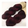 WestWooly merino SW 325, er et superblødt, lækkert og robust garn, og det kan bruges til utallige formål som sweatre, sjaler og ikke mindst strik til børn. Garnet er hårdt spundet af lange og bløde fibre og er derfor både blødt og kan strikkes på op til pind 4,5 mm Materiale: 100 % merino, 2-trådet, 20,5 mic Vejledende pinde: 3,5-4,5 mm Vejledende strikkefasthed: 22-30 masker pr 10 cm Løbelængde: 325 m pr fed a' 100 g Jeg håndfarver alle fed i små partier, husk derfor at bestille fed nok til dit projekt Vær opmærksom på, at farven på billedet kan afvige en smule fra virkeligheden, da det afhænger af skærmens farvekalibrering. Der kan således også være nuanceforskelle fra skærm til skærm. Håndfarvet garn er et spændende og interessant materiale at arbejde med.  Alle fed er farvet i hånden og helt unikke.Derfor vil der opleves forskelle i de enkelte fed. Når du strikker med håndfarvet garn, kan du med fordel strikke med to forskellige nøgler på samme tid. Strik eks. 2-5 omgange med hvert nøgle, hvormed du  