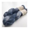 WestWooly Baby Alpaka /silke er et meget blødt, luftigt  og lækkert garn, der kan bruges til utallige formål, du ønsker skal tilføjes ekstra meget kærlighed, blødhed og fylde. Garnet er velegnet alene til sjaler eller tynde bluser samt som følgetråd til de lune og bløde sweatre, huer og meget andet. Dette garn er velegnet til dig, der ofte føler mohair generende og er lækkert alternativt til mohair/silke. Materiale: Baby Alpaka 63 % Mulbær Silke: 30 % Merino: 7 % Vejledende pinde: 2-3,5 mm Vejledende strikkefasthed: 22-30 masker pr 10 cm Løbelængde: 420m pr fed a'  50 g Vaskeanvisning: håndvask, gerne i uldsæbe, kan centrifugeres i maskine – tørres liggende Vær opmærksom på, at farven på billedet kan afvige en smule fra virkeligheden, da det afhænger af skærmens farvekalibrering. Der kan således også være nuanceforskelle fra skærm til skærm.