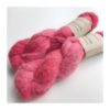 WestWooly Baby Alpaka /silke er et meget blødt, luftigt  og lækkert garn, der kan bruges til utallige formål, du ønsker skal tilføjes ekstra meget kærlighed, blødhed og fylde. Garnet er velegnet alene til sjaler eller tynde bluser samt som følgetråd til de lune og bløde sweatre, huer og meget andet. Dette garn er velegnet til dig, der ofte føler mohair generende og er lækkert alternativt til mohair/silke. Materiale: Baby Alpaka 63 % Mulbær Silke: 30 % Merino: 7 % Vejledende pinde: 2-3,5 mm Vejledende strikkefasthed: 22-30 masker pr 10 cm Løbelængde: 420m pr fed a'  50 g Vaskeanvisning: håndvask, gerne i uldsæbe, kan centrifugeres i maskine – tørres liggende Vær opmærksom på, at farven på billedet kan afvige en smule fra virkeligheden, da det afhænger af skærmens farvekalibrering. Der kan således også være nuanceforskelle fra skærm til skærm.