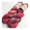 WestWooly Merino/silke er et garn med silkens glans og kølende egenskab samt merinouldens blødhed. Garnet kan og kan anvendes til utallige former for strik eks. sweatre, babystrik, sjaler m.fl Garnet er ligeledes meget anvendeligt til børn og uldsarte. Alle garnbaser er selvfølgelig mulesingfrit. Materiale: 75 % merino SW , 2-trådet, 20,5 mic, morbærsilke 25 % Vejledende pinde: 3,5-4,5 mm Vejledende strikkefasthed: 22-30 masker pr 10 cm Løbelængde: 400 m pr fed a' 100 g Vaskeanvisning: håndvask, gerne i uldsæbe, kan centrifugeres i maskine – tørres liggende Jeg håndfarver alle fed i små partier, husk derfor at bestille fed nok til dit projekt Vær opmærksom på, at farven på billedet kan afvige en smule fra virkeligheden, da det afhænger af skærmens farvekalibrering. Der kan således også være nuanceforskelle fra skærm til skærm. Håndfarvet garn er et spændende og interessant materiale at arbejde med.  Alle fed er farvet i hånden og helt unikke.Derfor vil der kunne opleves forskelle i de enkelte fed. Når du strikker med håndfarvet garn, kan du med fordel strikke med to forskellige nøgler på samme tid. Strik eks. 2-5 omgange med hvert nøgle, hvormed du  