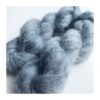WestWooly Silke Mohair er blødt, lækkert og fyldigt garn, og det kan bruges til utallige formål som sweatre, sjaler og ikke mindst strik du ønsker at tilføre ekstra glans og kærlighed. Silke mohair er velegnet som følgetråd men kan også strikkes alene med 1 eller 2 tråde. Materiale: 75 % Superkidmohair, 25 % Morbærsilke Vejledende pinde: 3-4 mm Vejledende strikkefasthed: 32-40 masker pr 10 cm Løbelængde: 420 m pr fed a' 50 g Vaskeanvisning: håndvask, gerne i uldsæbe, kan centrifugeres i maskine – tørres liggende Jeg håndfarver alle fed i små partier, husk derfor at bestille fed nok til dit projekt Vær opmærksom på, at farven på billedet kan afvige en smule fra virkeligheden, da det afhænger af skærmens farvekalibrering. Der kan således  være nuanceforskelle fra skærm til skærm. 