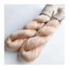 WestWooly Tencel er et nyt garn bestående af 100 % Tencel, der er dannet af træfibre Garnet er vegetabilsk, vegansk og temperatur regulerende med en glans som silke. Dette garn passer dertil  perfekt som alternativ til silkegarn typer. Materiale: 100 % Tencel, rundspundet Vejledende pinde: 2-3,5 mm Strikkefasthed: 28-36 masker / 10 cm Løbelængde: 400 meter / 100 g Vaskeanvisning: håndvask 30 grader/uldvask i maskine- tørres liggende Jeg håndfarver alle fed i små partier, husk derfor at bestille fed nok til dit projekt, så du får nøjagtigt samme udtryk i hele arbejdet. Vær opmærksom på, at farven på billedet kan afvige en smule fra virkeligheden, da det afhænger af skærmens farvekalibrering. Der kan således også være nuanceforskelle fra skærm til skærm. Håndfarvet garn er et spændende og interessant materiale at arbejde med.  Alle fed er farvet i hånden og helt unikke.Derfor vil der opleves forskelle i de enkelte fed.Når du strikker med håndfarvet garn, kan du med fordel strikke med to forskellige nøgler på samme tid. Strik eks. 2-5 omgange med hvert nøgle, hvormed du  