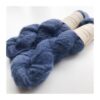 WestWooly Baby Alpaka /silke er et meget blødt, luftigt  og lækkert garn, der kan bruges til utallige formål, du ønsker skal tilføjes ekstra meget kærlighed, blødhed og fylde. Garnet er velegnet alene til sjaler eller tynde bluser samt som følgetråd til de lune og bløde sweatre, huer og meget andet. Dette garn er velegnet til dig, der ofte føler mohair generende og er lækkert alternativt til mohair/silke. Materiale: Baby Alpaka 63 % Mulbær Silke: 30 % Merino: 7 % Vejledende pinde: 2-3,5 mm Vejledende strikkefasthed: 22-30 masker pr 10 cm Løbelængde: 420m pr fed a'  50 g Vaskeanvisning: håndvask, gerne i uldsæbe, kan centrifugeres i maskine – tørres liggende Vær opmærksom på, at farven på billedet kan afvige en smule fra virkeligheden, da det afhænger af skærmens farvekalibrering. Der kan således også være nuanceforskelle fra skærm til skærm.