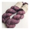 WestWooly Merino/silke er et garn med silkens glans og kølende egenskab samt merinouldens blødhed. Garnet kan og kan anvendes til utallige former for strik eks. sweatre, babystrik, sjaler m.fl Garnet er ligeledes meget anvendeligt til børn og uldsarte. Alle garnbaser er selvfølgelig mulesingfrit. Materiale: 75 % merino SW , 2-trådet, 20,5 mic, morbærsilke 25 % Vejledende pinde: 3,5-4,5 mm Vejledende strikkefasthed: 22-30 masker pr 10 cm Løbelængde: 400 m pr fed a' 100 g Vaskeanvisning: håndvask, gerne i uldsæbe, kan centrifugeres i maskine – tørres liggende Jeg håndfarver alle fed i små partier, husk derfor at bestille fed nok til dit projekt Vær opmærksom på, at farven på billedet kan afvige en smule fra virkeligheden, da det afhænger af skærmens farvekalibrering. Der kan således også være nuanceforskelle fra skærm til skærm. Håndfarvet garn er et spændende og interessant materiale at arbejde med.  Alle fed er farvet i hånden og helt unikke.Derfor vil der kunne opleves forskelle i de enkelte fed. Når du strikker med håndfarvet garn, kan du med fordel strikke med to forskellige nøgler på samme tid. Strik eks. 2-5 omgange med hvert nøgle, hvormed du  