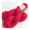 WestWooly Silke Mohair er blødt, lækkert og fyldigt garn, og det kan bruges til utallige formål som sweatre, sjaler og ikke mindst strik du ønsker at tilføre ekstra glans og kærlighed. Silke mohair er velegnet som følgetråd men kan også strikkes alene med 1 eller 2 tråde. Materiale: 75 % Superkidmohair, 25 % Morbærsilke Vejledende pinde: 3-4 mm Vejledende strikkefasthed: 32-40 masker pr 10 cm Løbelængde: 420 m pr fed a' 50 g Vaskeanvisning: håndvask, gerne i uldsæbe, kan centrifugeres i maskine – tørres liggende Jeg håndfarver alle fed i små partier, husk derfor at bestille fed nok til dit projekt Vær opmærksom på, at farven på billedet kan afvige en smule fra virkeligheden, da det afhænger af skærmens farvekalibrering. Der kan således  være nuanceforskelle fra skærm til skærm. 