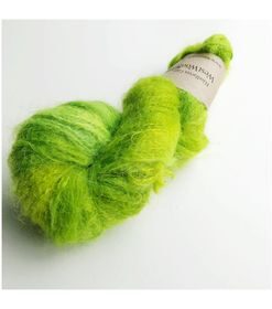 WestWooly Fat Mohair er et tykt mohairgarn i en dejlig tykkelse. Garnet har en sammensætning, der består af 73% kid mohair, 12% merinould og 5% nylon. Dette garn er enormt blødt med en god fylde og kan bruges i mange sammenhænge, som eks de lune sweatre på større pinde. Garnet kan bruges alene eller sammen med en tråd ufarvet merino, merino/Tencel, Merino/silke eller merino single. Jeg håndfarver alle fed i små partier, husk derfor at bestille fed nok til dit projekt Fiberindhold: 73% kid mohair, 12% merino, 5% nylon Anbefalet pind: 7-10 mm Løbelængde: 180 meter / 100 g i hvert fed Vaskeanvisning: håndvask 30 grader, gerne med uldsæbe, slynges vaskepose i maskine, tørres liggende Håndfarvet garn er et spændende og interessant materiale at arbejde med.  Alle fed er farvet i hånden og helt unikke.Derfor vil der opleves forskelle i de enkelte fed. Når du strikker med håndfarvet garn, kan du med fordel strikke med to forskellige nøgler på samme tid. Strik eks. 2-5 omgange med hvert nøgle, hvormed du  