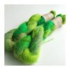 WestWooly Silke Mohair er blødt, lækkert og fyldigt garn, og det kan bruges til utallige formål som sweatre, sjaler og ikke mindst strik du ønsker at tilføre ekstra glans og kærlighed. Silke mohair er velegnet som følgetråd men kan også strikkes alene med 1 eller 2 tråde. Materiale: 72 % Superkidmohair, 28 % Morbærsilke Vejledende pinde: 3-4 mm Vejledende strikkefasthed: 32-40 masker pr 10 cm Løbelængde: 420 m pr fed a' 50 g Vaskeanvisning: håndvask, gerne i uldsæbe, kan centrifugeres i maskine – tørres liggende Jeg håndfarver alle fed i små partier, husk derfor at bestille fed nok til dit projekt Vær opmærksom på, at farven på billedet kan afvige en smule fra virkeligheden, da det afhænger af skærmens farvekalibrering. Der kan således  være nuanceforskelle fra skærm til skærm. 