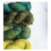 WestWooly Merino/ Hør 360 SW, er et blødt, lækkert og robust garn, og det kan bruges til mange formål som sweatre, sjaler og ikke mindst strik til børn. Dertil er dette hørgarn meget velegnet til dig, der let får det alt for varm i andre former for strik, da hør er temperaturregulerende og kølende. Garnet er hårdt spundet af lange og bløde fibre og er er dertil velegnet til sensitive og uldsarte. Materiale: 90 % merino (19, 5 mic), 10 % hør Vejledende pinde: 2,5-4 mm Vejledende strikkefasthed: 28-36 masker på 10 cm Løbelængde: 360 m pr fed a' 100 g Vaskeanvisning: håndvask, gerne i uldsæbe, kan centrifugeres i maskine – tørres liggende Vær opmærksom på, at farven på billedet kan afvige en smule fra virkeligheden, da det afhænger af skærmens farvekalibrering. Der kan således også være nuanceforskelle fra skærm til skærm. Håndfarvet garn er et spændende og interessant materiale at arbejde med.  Alle fed er farvet i hånden og helt unikke.Derfor vil der opleves forskelle i de enkelte fed. Når du strikker med håndfarvet garn, kan du med fordel strikke med to forskellige nøgler på samme tid. Strik eks. 2-5 omgange med hvert nøgle, hvormed du  