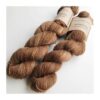 WestWooly Merino/ Hør 360 SW, er et blødt, lækkert og robust garn, og det kan bruges til mange formål som sweatre, sjaler og ikke mindst strik til børn. Dertil er dette hørgarn meget velegnet til dig, der let får det alt for varm i andre former for strik, da hør er temperaturregulerende og kølende. Garnet er hårdt spundet af lange og bløde fibre og er er dertil velegnet til sensitive og uldsarte. Materiale: 90 % merino (19, 5 mic), 10 % hør Vejledende pinde: 2,5-4 mm Vejledende strikkefasthed: 28-36 masker på 10 cm Løbelængde: 360 m pr fed a' 100 g Vaskeanvisning: håndvask, gerne i uldsæbe, kan centrifugeres i maskine – tørres liggende Vær opmærksom på, at farven på billedet kan afvige en smule fra virkeligheden, da det afhænger af skærmens farvekalibrering. Der kan således også være nuanceforskelle fra skærm til skærm. Håndfarvet garn er et spændende og interessant materiale at arbejde med.  Alle fed er farvet i hånden og helt unikke.Derfor vil der opleves forskelle i de enkelte fed. Når du strikker med håndfarvet garn, kan du med fordel strikke med to forskellige nøgler på samme tid. Strik eks. 2-5 omgange med hvert nøgle, hvormed du  