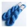 WestWooly Silke Mohair er blødt, lækkert og fyldigt garn, og det kan bruges til utallige formål som sweatre, sjaler og ikke mindst strik du ønsker at tilføre ekstra glans og kærlighed. Silke mohair er velegnet som følgetråd men kan også strikkes alene med 1 eller 2 tråde. Materiale: 75 % Superkidmohair, 25 % Morbærsilke Vejledende pinde: 3-4 mm Vejledende strikkefasthed: 32-40 masker pr 10 cm Løbelængde: 420 m pr fed a' 50 g Vaskeanvisning: håndvask, gerne i uldsæbe, kan centrifugeres i maskine – tørres liggende Jeg håndfarver alle fed i små partier, husk derfor at bestille fed nok til dit projekt Vær opmærksom på, at farven på billedet kan afvige en smule fra virkeligheden, da det afhænger af skærmens farvekalibrering. Der kan således  være nuanceforskelle fra skærm til skærm. 