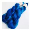 WestWooly Silke Mohair er blødt, lækkert og fyldigt garn, og det kan bruges til utallige formål som sweatre, sjaler og ikke mindst strik du ønsker at tilføre ekstra glans og kærlighed. Silke mohair er velegnet som følgetråd men kan også strikkes alene med 1 eller 2 tråde. Materiale: 75 % Superkidmohair, 25 % Morbærsilke Vejledende pinde: 3-4 mm Vejledende strikkefasthed: 32-40 masker pr 10 cm Løbelængde: 420 m pr fed a' 50 g Vaskeanvisning: håndvask, gerne i uldsæbe, kan centrifugeres i maskine – tørres liggende Jeg håndfarver alle fed i små partier, husk derfor at bestille fed nok til dit projekt Vær opmærksom på, at farven på billedet kan afvige en smule fra virkeligheden, da det afhænger af skærmens farvekalibrering. Der kan således  være nuanceforskelle fra skærm til skærm. 