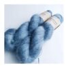 WestWooly Silke Mohair er blødt, lækkert og fyldigt garn, og det kan bruges til utallige formål som sweatre, sjaler og ikke mindst strik du ønsker at tilføre ekstra glans og kærlighed. Silke mohair er velegnet som følgetråd men kan også strikkes alene med 1 eller 2 tråde. Materiale: 75 % Superkidmohair, 25 % Morbærsilke Vejledende pinde: 3-4 mm Vejledende strikkefasthed: 32-40 masker pr 10 cm Løbelængde: 420 m pr fed a' 50 g Vaskeanvisning: håndvask, gerne i uldsæbe, kan centrifugeres i maskine – tørres liggende Jeg håndfarver alle fed i små partier, husk derfor at bestille fed nok til dit projekt Vær opmærksom på, at farven på billedet kan afvige en smule fra virkeligheden, da det afhænger af skærmens farvekalibrering. Der kan således  være nuanceforskelle fra skærm til skærm. 