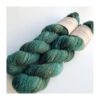 WestWooly Merino/ Hør 360 SW, er et blødt, lækkert og robust garn, og det kan bruges til mange formål som sweatre, sjaler og ikke mindst strik til børn. Dertil er dette hørgarn meget velegnet til dig, der let får det alt for varm i andre former for strik, da hør er temperaturregulerende og kølende. Garnet er hårdt spundet af lange og bløde fibre og er er dertil velegnet til sensitive og uldsarte. Materiale: 90 % merino (19, 5 mic), 10 % hør Vejledende pinde: 2,5-4 mm Vejledende strikkefasthed: 28-36 masker på 10 cm Løbelængde: 360 m pr fed a' 100 g Vaskeanvisning: håndvask, gerne i uldsæbe, kan centrifugeres i maskine – tørres liggende Vær opmærksom på, at farven på billedet kan afvige en smule fra virkeligheden, da det afhænger af skærmens farvekalibrering. Der kan således også være nuanceforskelle fra skærm til skærm. Håndfarvet garn er et spændende og interessant materiale at arbejde med.  Alle fed er farvet i hånden og helt unikke.Derfor vil der opleves forskelle i de enkelte fed. Når du strikker med håndfarvet garn, kan du med fordel strikke med to forskellige nøgler på samme tid. Strik eks. 2-5 omgange med hvert nøgle, hvormed du  