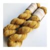 WestWooly Merino/ Hør 360 SW, er et blødt, lækkert og robust garn, og det kan bruges til mange formål som sweatre, sjaler og ikke mindst strik til børn. Dertil er dette hørgarn meget velegnet til dig, der let får det alt for varm i andre former for strik, da hør er temperaturregulerende og kølende. Garnet er hårdt spundet af lange og bløde fibre og er er dertil velegnet til sensitive og uldsarte. Materiale: 90 % merino (19, 5 mic), 10 % hør Vejledende pinde: 2,5-4 mm Vejledende strikkefasthed: 28-36 masker på 10 cm Løbelængde: 360 m pr fed a' 100 g Vaskeanvisning: håndvask, gerne i uldsæbe, kan centrifugeres i maskine – tørres liggende Vær opmærksom på, at farven på billedet kan afvige en smule fra virkeligheden, da det afhænger af skærmens farvekalibrering. Der kan således også være nuanceforskelle fra skærm til skærm. Håndfarvet garn er et spændende og interessant materiale at arbejde med.  Alle fed er farvet i hånden og helt unikke.Derfor vil der opleves forskelle i de enkelte fed. Når du strikker med håndfarvet garn, kan du med fordel strikke med to forskellige nøgler på samme tid. Strik eks. 2-5 omgange med hvert nøgle, hvormed du  