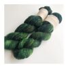 WestWooly Merino/ Hør 360 SW, er et blødt, lækkert og robust garn, og det kan bruges til mange formål som sweatre, sjaler og ikke mindst strik til børn. Dertil er dette hørgarn meget velegnet til dig, der let får det alt for varm i andre former for strik, da hør er temperaturregulerende og kølende. Garnet er hårdt spundet af lange og bløde fibre og er er dertil velegnet til sensitive og uldsarte. Materiale: 90 % merino (19, 5 mic), 10 % hør Vejledende pinde: 2,5-4 mm Vejledende strikkefasthed: 28-36 masker på 10 cm Løbelængde: 360 m pr fed a' 100 g Vaskeanvisning: håndvask, gerne i uldsæbe, kan centrifugeres i maskine – tørres liggende Vær opmærksom på, at farven på billedet kan afvige en smule fra virkeligheden, da det afhænger af skærmens farvekalibrering. Der kan således også være nuanceforskelle fra skærm til skærm. Håndfarvet garn er et spændende og interessant materiale at arbejde med.  Alle fed er farvet i hånden og helt unikke.Derfor vil der opleves forskelle i de enkelte fed. Når du strikker med håndfarvet garn, kan du med fordel strikke med to forskellige nøgler på samme tid. Strik eks. 2-5 omgange med hvert nøgle, hvormed du  