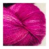 WestWooly Merino/silke er et garn med en silkens glans og kølende egenskab samt merino uldens blødhed. Garnet kan og kan anvendes til utallige former for strik eks. sweatre, sjaler m.fl Alle garnbaser er selvfølgelig mulesingfrit. Materiale: 75 % merino SW , 2-trådet, 20,5 mic, morbærsilke 25 % Vejledende pinde: 2-3 mm Vejledende strikkefasthed: 32 masker pr 10 cm Løbelængde: ca 80 m fed a' 10 g Vaskeanvisning: håndvask, gerne i uldsæbe, kan centrifugeres i maskine – tørres liggende Jeg håndfarver alle fed i små partier, husk derfor at bestille fed nok til dit projekt Vær opmærksom på, at farven på billedet kan afvige en smule fra virkeligheden, da det afhænger af skærmens farvekalibrering. Der kan således også være nuanceforskelle fra skærm til skærm. Håndfarvet garn er et spændende og interessant materiale at arbejde med.  Alle fed er farvet i hånden og helt unikke.Derfor vil der kunne opleves forskelle i de enkelte fed. Når du strikker med håndfarvet garn, kan du med fordel strikke med to forskellige nøgler på samme tid. Strik eks. 2-5 omgange med hvert nøgle, hvormed du  