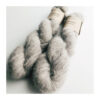 WestWooly Baby Alpaka/ Merino/Silke og Yak er et garn til selv den mest kræsne garnelsker. Med disse 4 kvaliteter i samme garn, er det en sand fornøjelse at have i hænderne. Brug det til strik og håndarbejde, du ønsker skal tilføres alt det bedste af blødhed og lethed samt med eller som en følgetråd. Brug garnet i sweatre og sjaler og strik, du ønsker at tilføre ekstra glans og kærlighed. Garnet er ufarvet og har den smukke grå tone fra naturens side. Materiale: Baby Alpaka 42 %,Merino 13 %, Silke 15 %, Yak 10 % Vejledende pinde: 2,5- 5 mm Vejledende strikkefasthed: 28 masker pr 10 cm Løbelængde: 400 m pr fed a' 100 g Vaskeanvisning: håndvask 30 grader (gerne uldsæbe) slynges i maskine, tørres liggende Jeg håndfarver alle fed i små partier, husk derfor at bestille fed nok til dit projekt Vær opmærksom på, at farven på billedet kan afvige en smule fra virkeligheden, da det afhænger af skærmens farvekalibrering. Der kan således også være nuanceforskelle fra skærm til skærm. Håndfarvet garn er et spændende og interessant materiale at arbejde med.  Alle fed er farvet i hånden og helt unikke.Derfor vil der opleves forskelle i de enkelte fed. Når du strikker med håndfarvet garn, kan du med fordel strikke med to forskellige nøgler på samme tid. Strik eks. 2-5 omgange med hvert nøgle, hvormed du  
