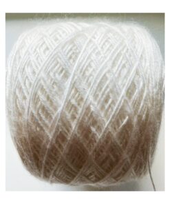 WestWooly Tencel er et nyt garn bestående af 100 % Tencel, der er dannet af træfibre Garnet er vegetabilsk, vegansk og temperatur regulerende med en glans som silke. Dette garn passer dertil  perfekt som alternativ til silkegarn typer. Materiale: 100 % Tencel Vejledende pinde: 2-3,5 mm Strikkefasthed: 28-36 masker / 10 cm Løbelængde: 400 meter / 100 g Vaskeanvisning: håndvask 30 grader/uldvask i maskine- tørres liggende Jeg håndfarver alle fed i små partier, husk derfor at bestille fed nok til dit projekt, så du får nøjagtigt samme udtryk i hele arbejdet. Vær opmærksom på, at farven på billedet kan afvige en smule fra virkeligheden, da det afhænger af skærmens farvekalibrering. Der kan således også være nuanceforskelle fra skærm til skærm. Håndfarvet garn er et spændende og interessant materiale at arbejde med.  Alle fed er farvet i hånden og helt unikke.Derfor vil der opleves forskelle i de enkelte fed.Når du strikker med håndfarvet garn, kan du med fordel strikke med to forskellige nøgler på samme tid. Strik eks. 2-5 omgange med hvert nøgle, hvormed du  