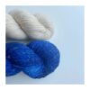 Strikkekit EDDA Sweater Merino/Kamel + Merino/ Hør str 3, blå 2 Dette strikkekit er sammensat til EDDA sweateren (designet af dygtige Hanne Rimmen) og ditto @mitlivlugterafuld har strikket. Sammensætningen er meget anderledes end modellens oprindelige garn, men strikket i en kombi, der forener de 2 gangtypers mange gode egenskaber. WestWooly Merino/ Hør 360 SW, er et blødt, lækkert og robust garn, og det kan bruges til mange formål som sweatre, sjaler og ikke mindst strik til børn. Dertil er dette hørgarn meget velegnet til dig, der let får det alt for varmt i andre former for strik, da hør er temperaturregulerende og kølende. Garnet er hårdt spundet af lange og bløde fibre og er er dertil velegnet til sensitive og uldsarte. Materiale: 90 % merino (19, 5 mic), 10 % hør Vejledende pinde: 2,5-4 mm Vejledende strikkefasthed: 28-36 masker på 10 cm Løbelængde: 360 m pr fed a' 100 g Vaskeanvisning: håndvask, gerne i uldsæbe, kan centrifugeres i maskine – tørres liggende WestWooly merino/kamel er et superblødt og lækkert garn, der kan bruges til utallige formål som sweatre, sjaler og meget andet du ønsker skal tilføjes ekstra meget kærlighed, blødhed og fylde. Kamel uld har en smuk gylden farve og kan strikke alene eller med eks. en tråd Silke Mohair, Merino single, Baby Alpaka m.fl Materiale: Merino 90 %, Kamel 10 % Vejledende pinde: 3-4 mm Vejledende strikkefasthed: 28-36 masker pr 10 cm Løbelængde: 400 m pr fed a' 100 g Vaskeanvisning: håndvask, gerne i i uldsæbe, centrifugeres i maskine, tørres liggende Vær opmærksom på, at farven på billedet kan afvige en smule fra virkeligheden, da det afhænger af skærmens farvekalibrering. Der kan således også være nuanceforskelle fra skærm til skærm. Håndfarvet garn er et spændende og interessant materiale at arbejde med. Alle fed er farvet i hånden og helt unikke.Derfor vil der opleves forskelle i de enkelte fed. Når du strikker med håndfarvet garn, kan du med fordel strikke med to forskellige nøgler på samme tid. Strik eks. 2-5 omgange med hvert nøgle, hvormed du "mixer" nøglerne og dermed undgår, at der vil ses farveforskelle fra det ene fed til et andet